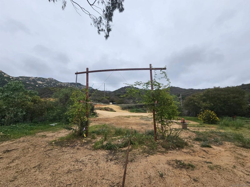 6465 Rainbow Heights 02