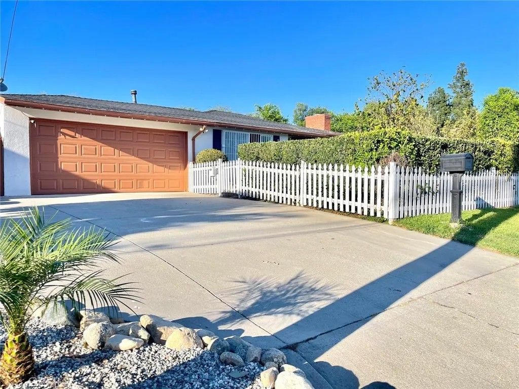 Photo of 537 Diamond St Street, Monrovia, CA 91016 (MLS # AR26060233)