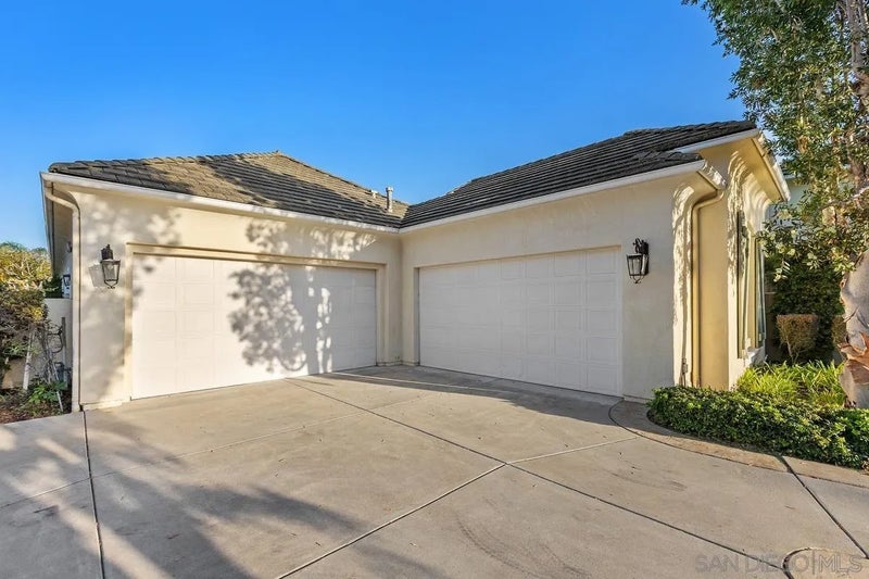 9659 Lario Ln