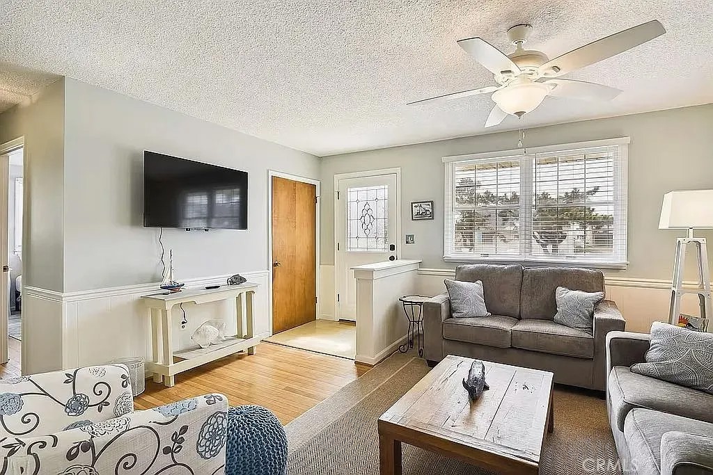 3 W Farmington Street