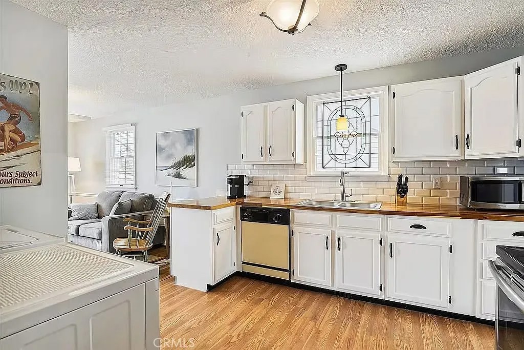 3 W Farmington Street