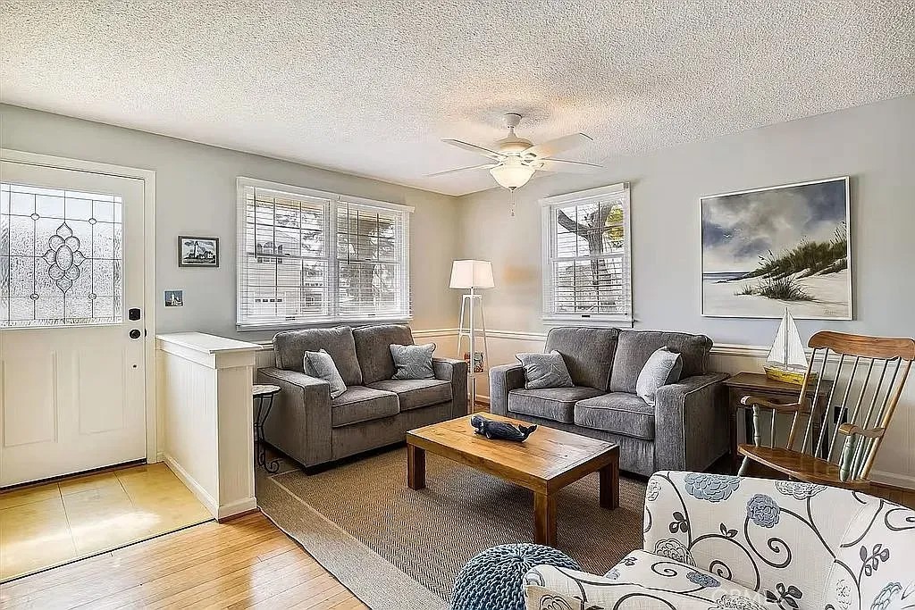 3 W Farmington Street
