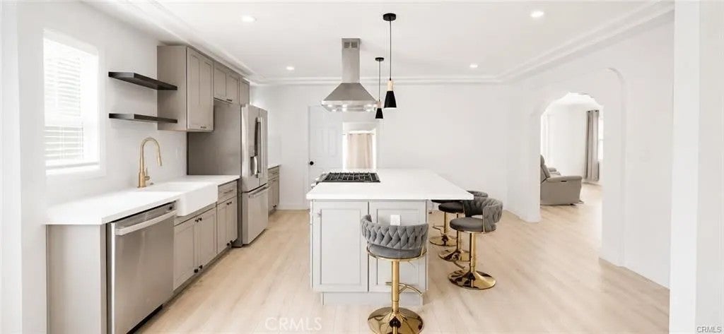 1558 W 105th