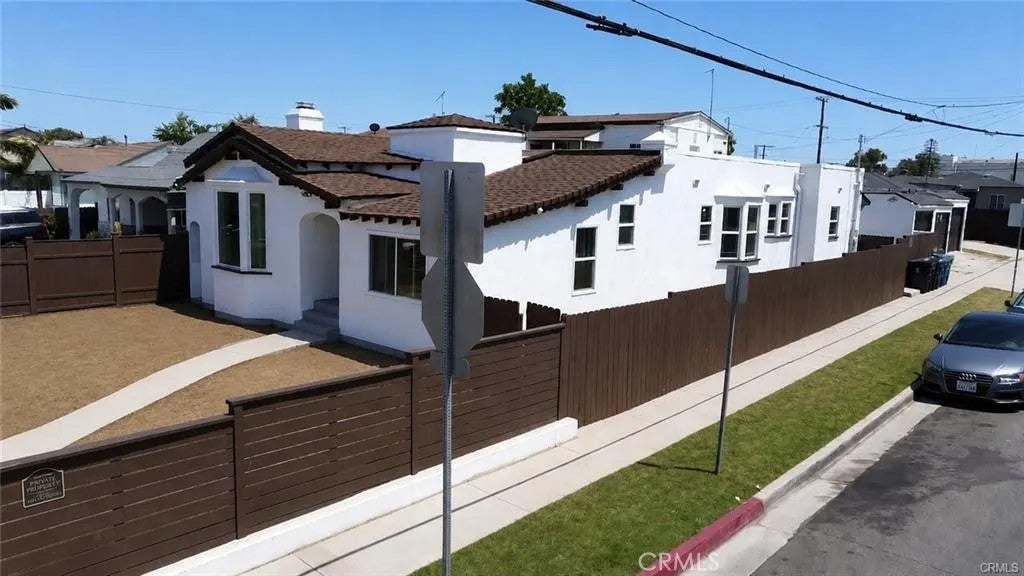 1558 W 105th