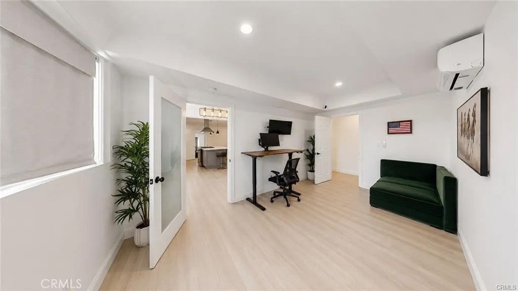 1558 W 105th