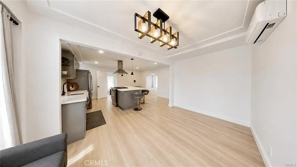1558 W 105th