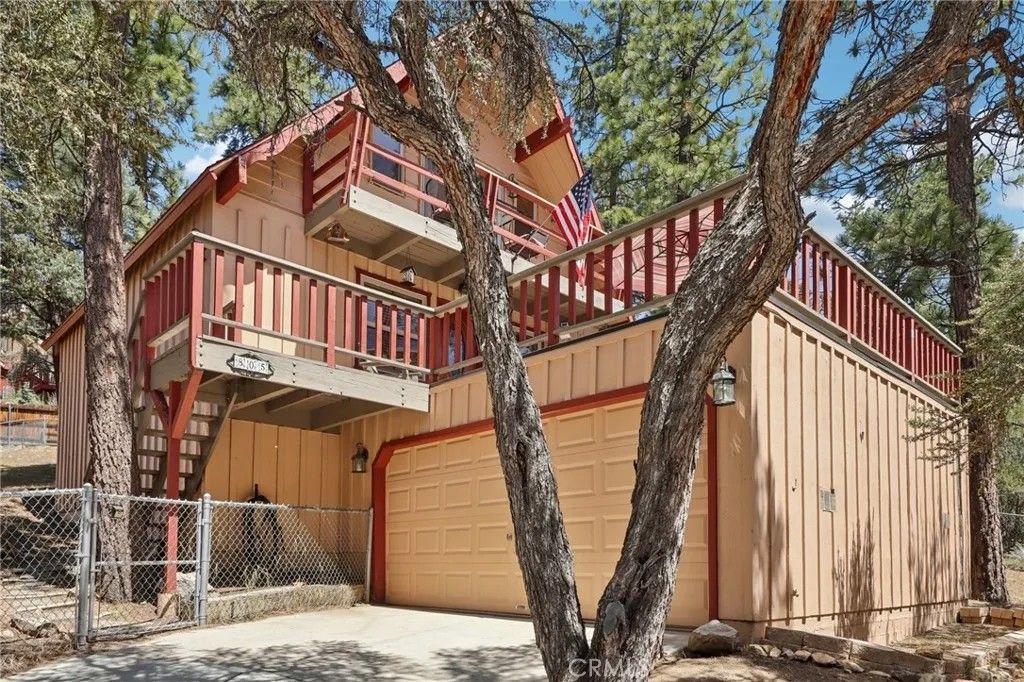 Photo of 805 Antelope Mountain Drive, Big Bear Lake, CA 92314 (MLS # CV26067751)