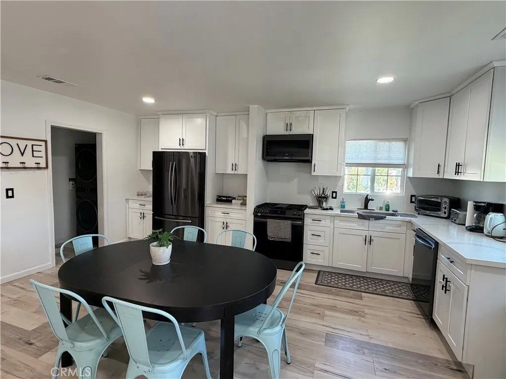 Photo of 6725 Belmar Avenue, Reseda, CA 91335 (MLS # SR26007370)