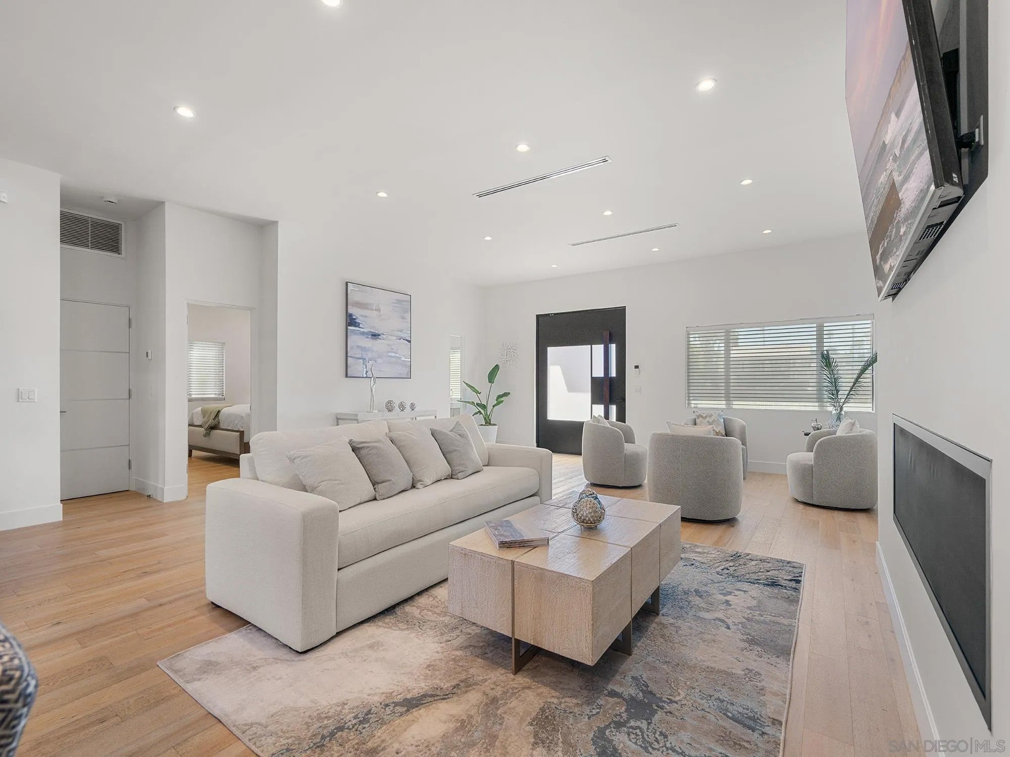 4386 NEWPORT AVE