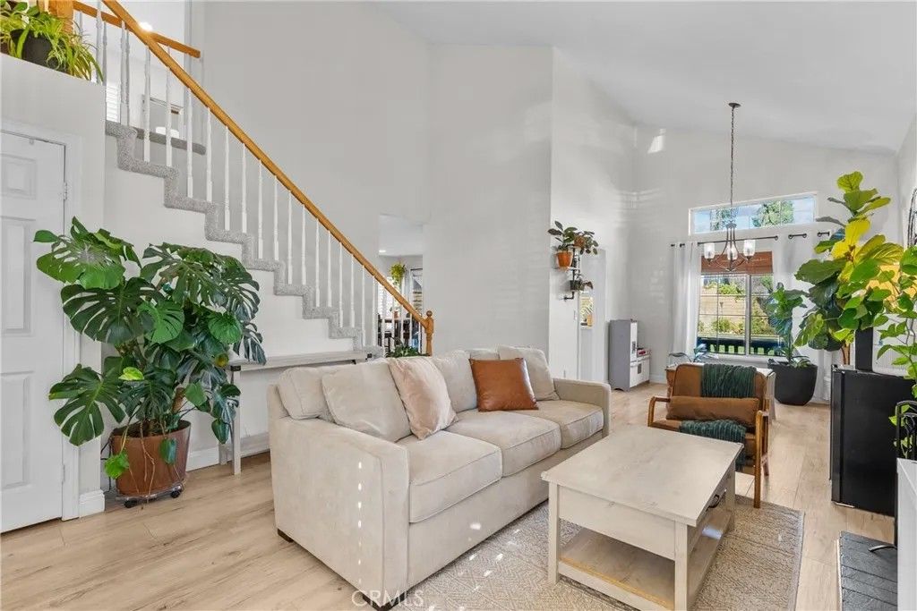 Photo of 21625 Farmington Ln, Saugus, CA 91350 (MLS # SR25275959)