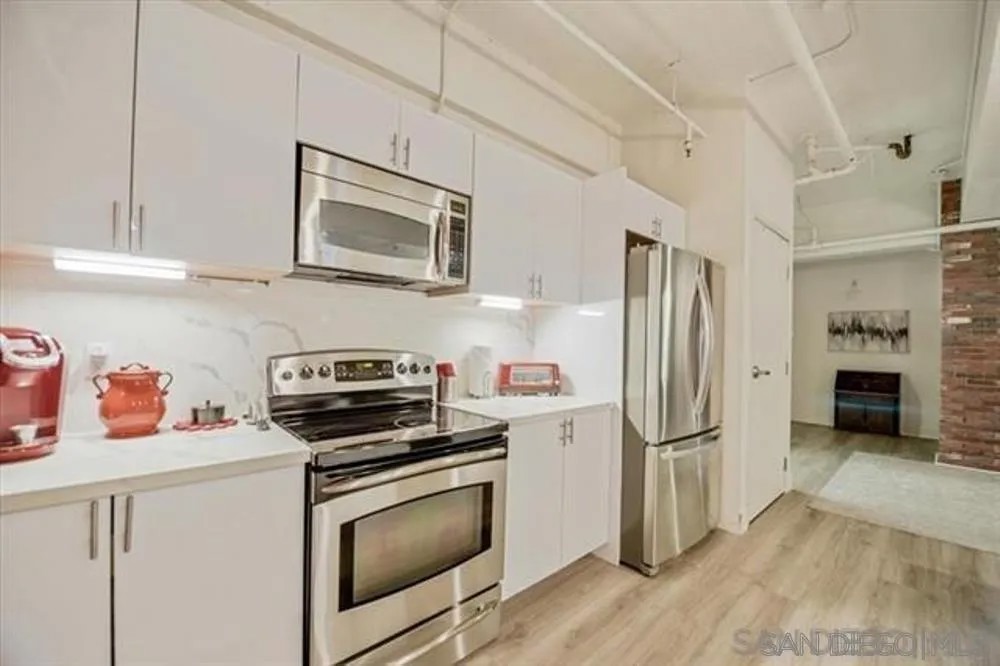 950 6th Avenue #211