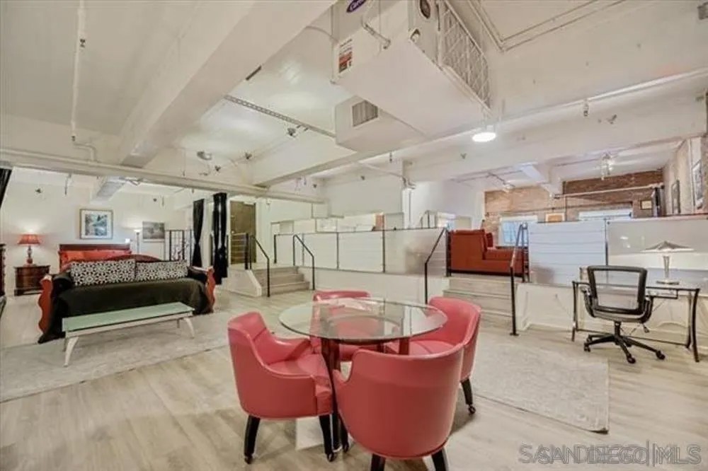 950 6th Avenue #211