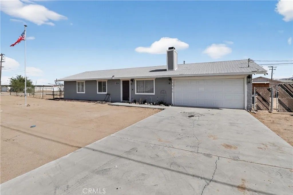 Photo of 16485 Dale Evans (Aztec) Parkway, Apple Valley, CA 92307 (MLS # CV26014189)