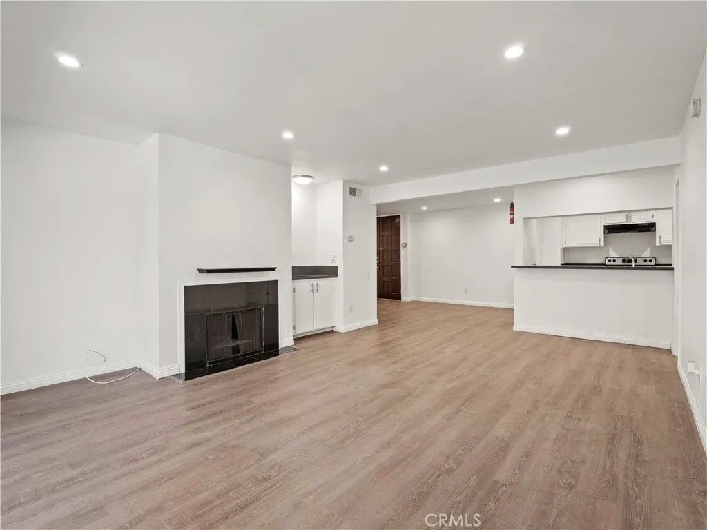 Photo of 5334 Lindley Avenue #125, Encino, CA 91316 (MLS # SR25247926)