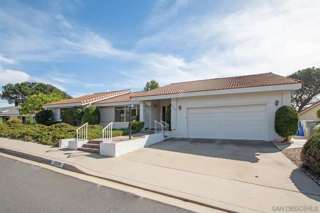 Photo of 12595 Camino Vuelo, San Diego, CA 92128 (MLS # 260006069)