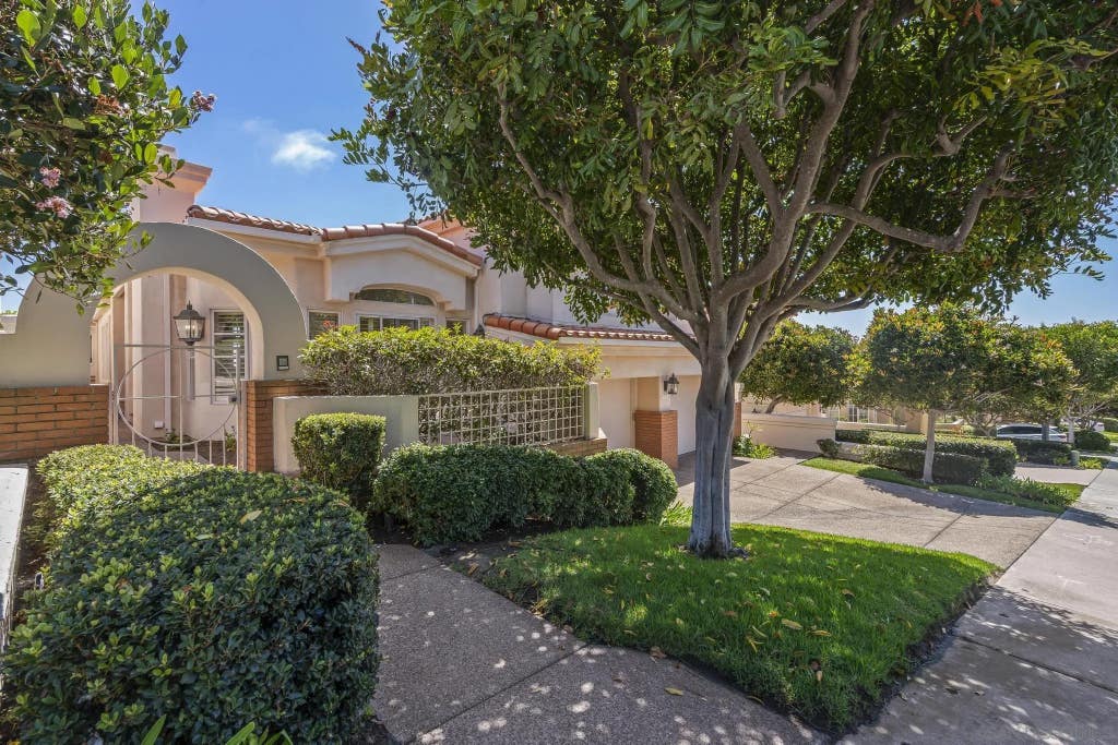 Photo of 1373 Caminito Halago, La Jolla, CA 92037 (MLS # 260019143)