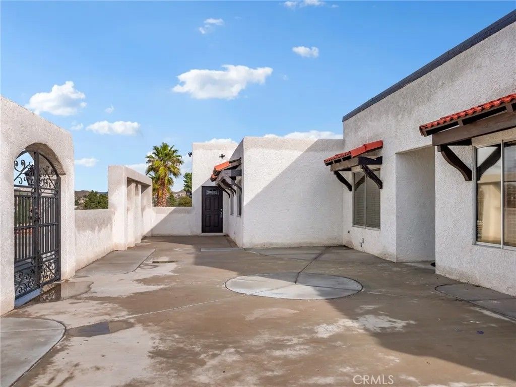 Photo of 15485 Chole Road, Apple Valley, CA 92307 (MLS # HD26003728)