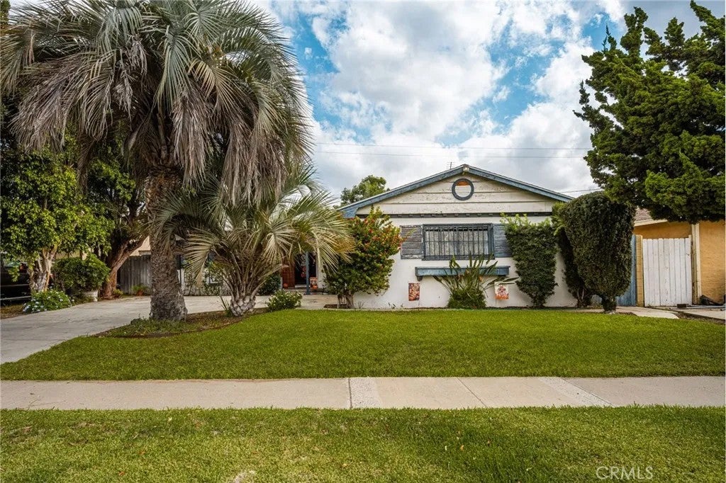 Photo of 927 S Laurel ST, Santa Ana, CA 92704 (MLS # PW26230162)