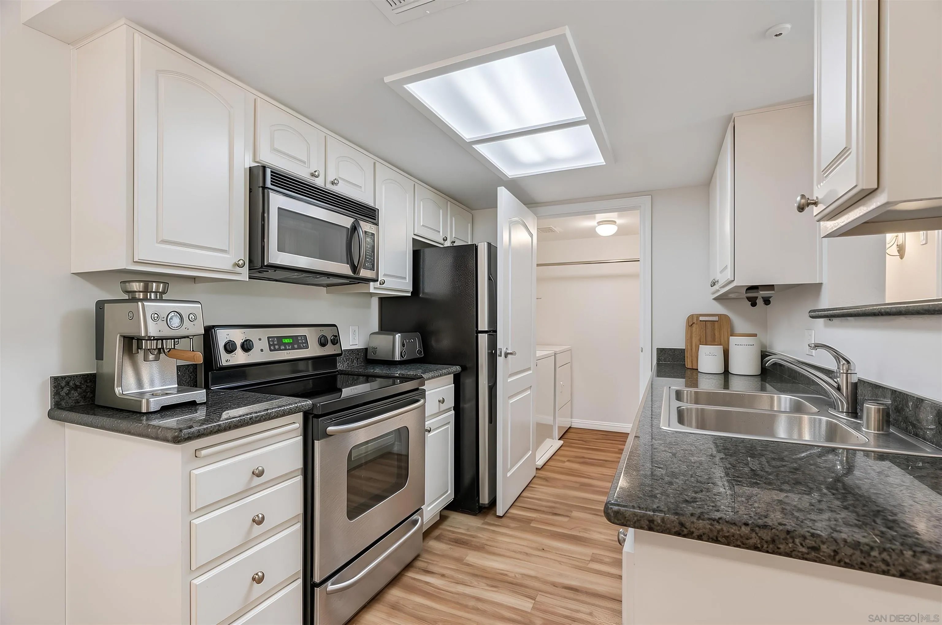 12007 Alta Carmel 331