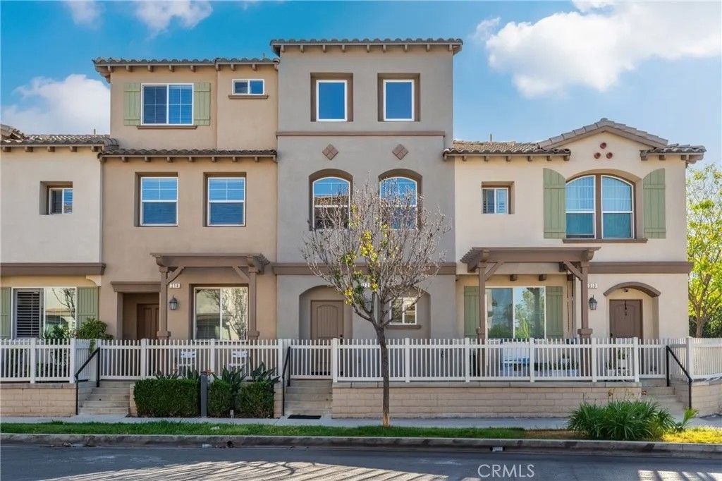 Photo of 312 N Fenimore Avenue, Azusa, CA 91702 (MLS # OC26061950)