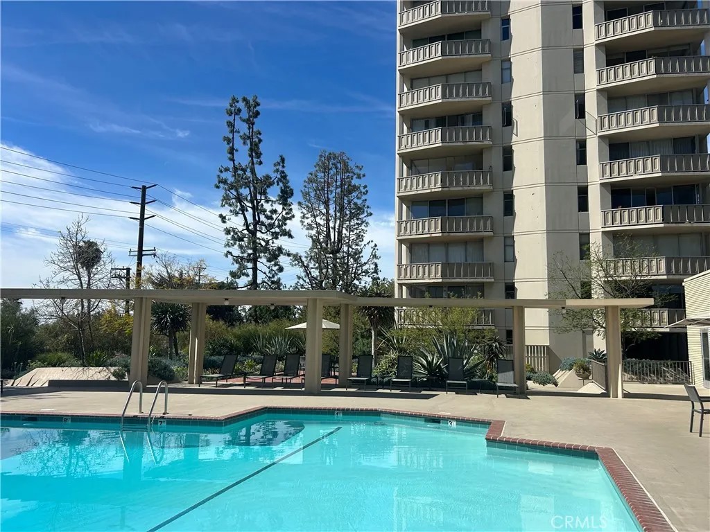 4455 Los Feliz Blvd 605