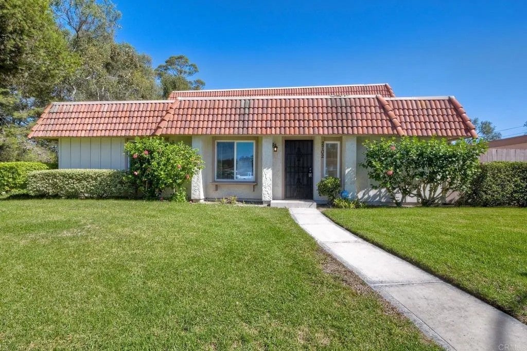 Photo of 2702 Via Plato, Carlsbad, CA 92010 (MLS # NDP2609689)