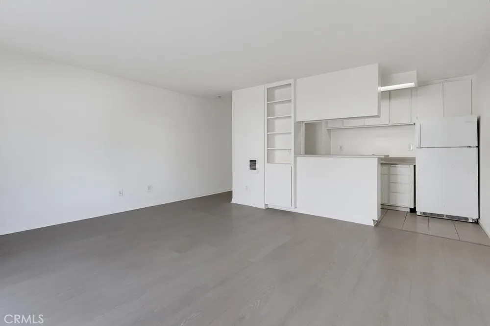 5585 E Pacific Coast Highway East 107
