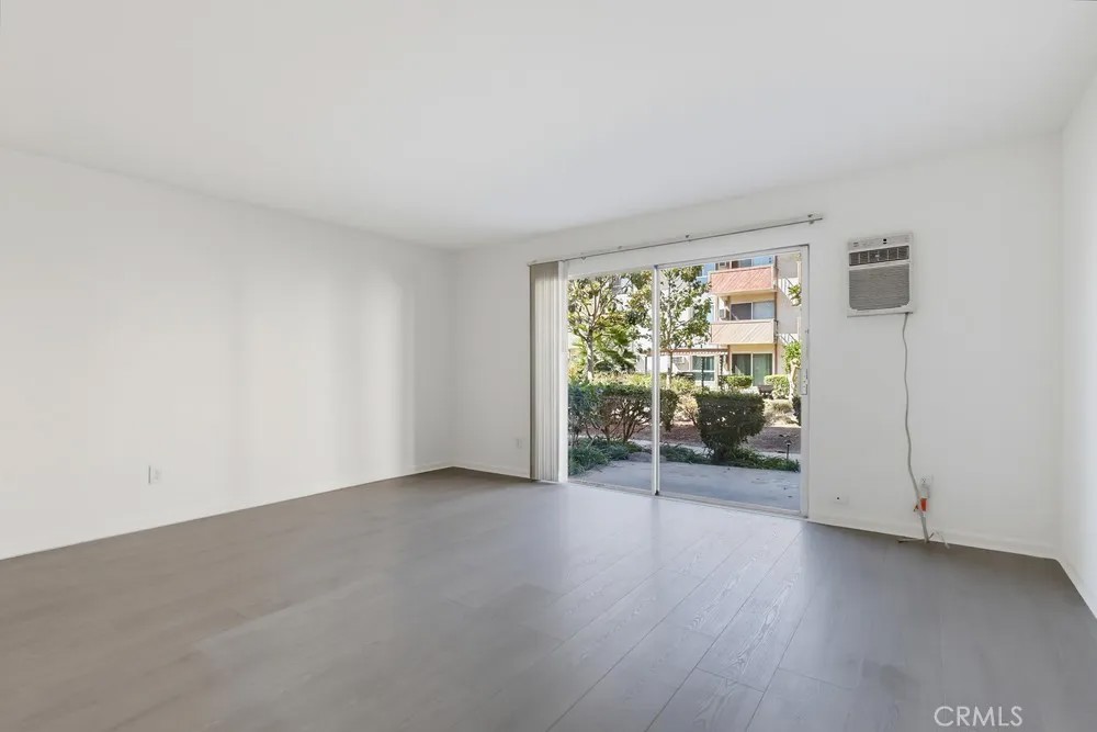 5585 E Pacific Coast Highway East 107