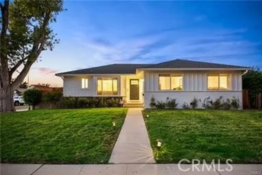 Photo of 23055 Gilmore St, West Hills, CA 91307 (MLS # SR26038841)