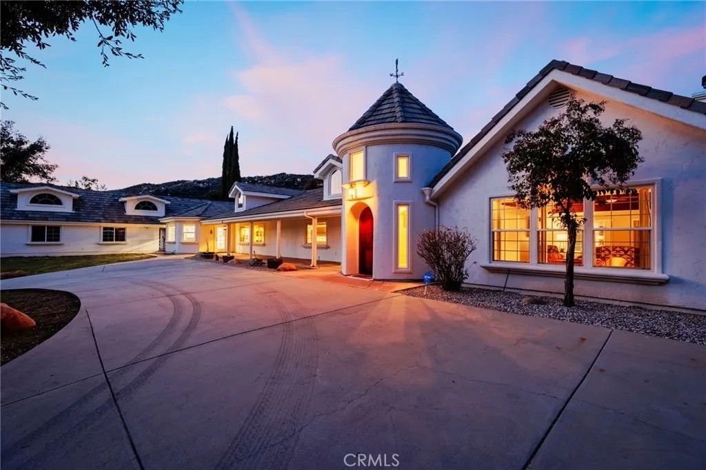 Photo of 38151 Calle De Lobo, Murrieta, CA 92562 (MLS # SW25037330)