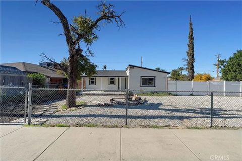 Photo of 415 N Santa Fe St, Hemet, CA 92543 (MLS # CV25278880)