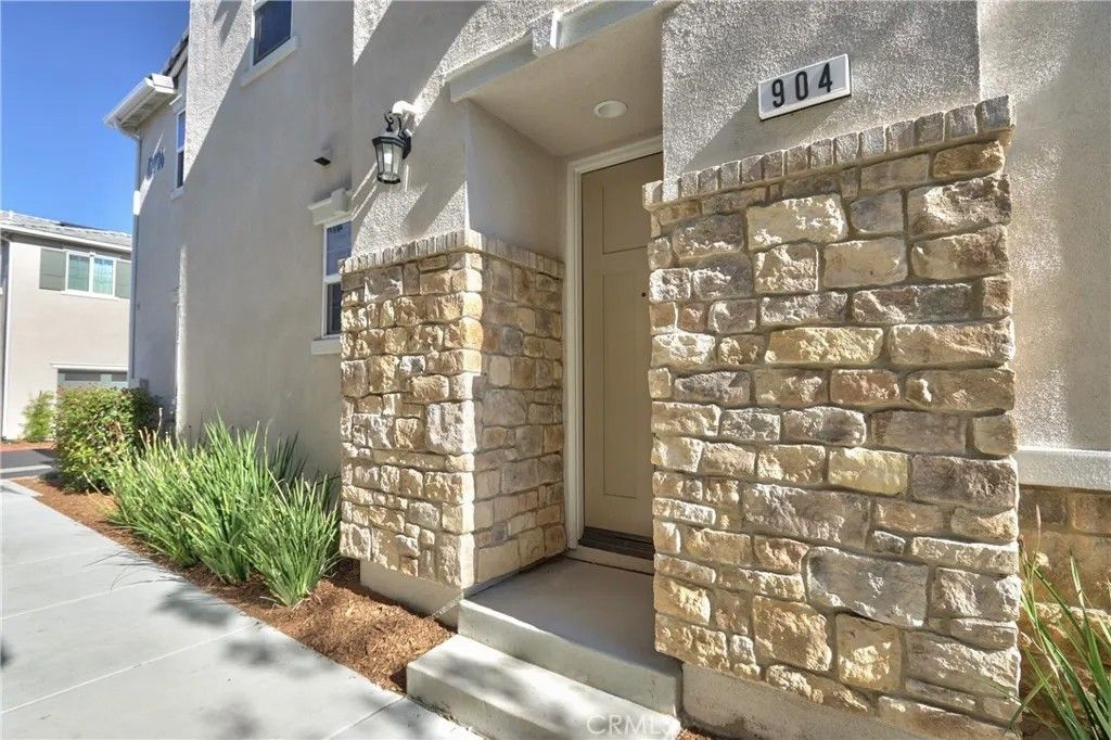 Photo of 41976 Isadora St #904, Murrieta, CA 92562 (MLS # SW25246504)