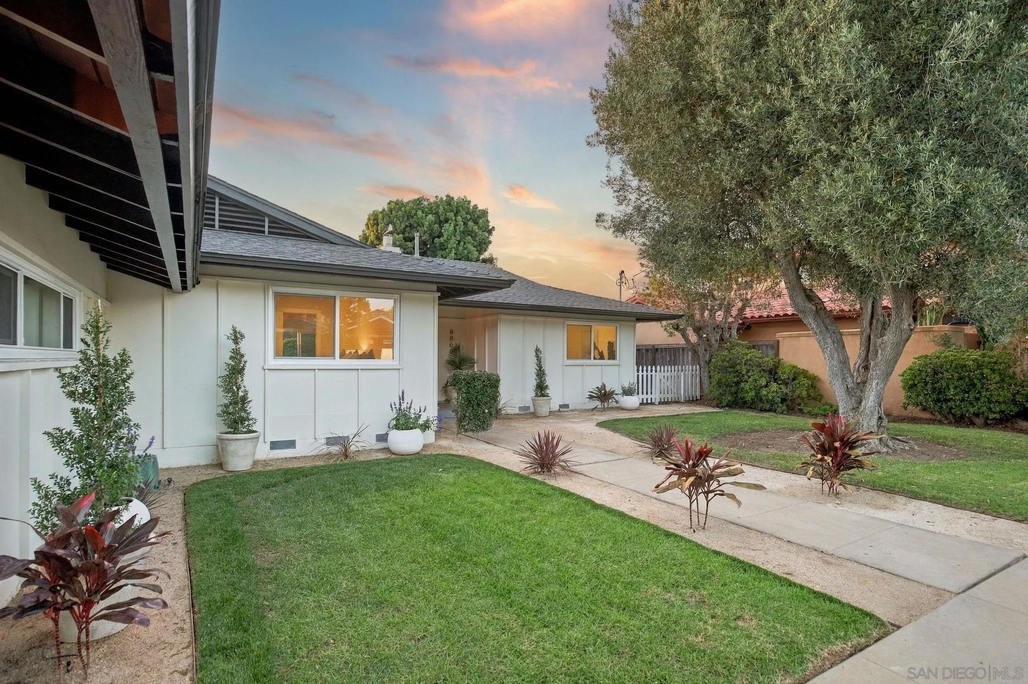 8866 Cliffridge Ave