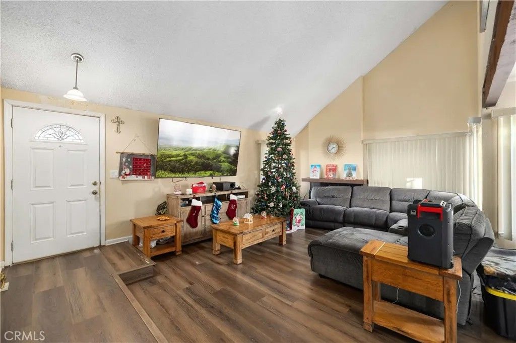 Photo of 44627 11th St, Lancaster, CA 93535 (MLS # SR25278098)