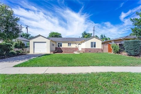 Photo of 7513 Oak Park, Lake Balboa, CA 91406 (MLS # SR26050326)