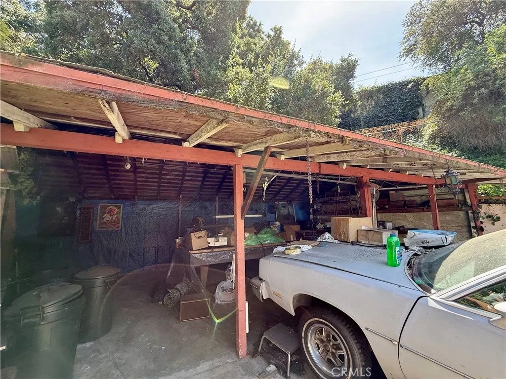 6119 Echo Street