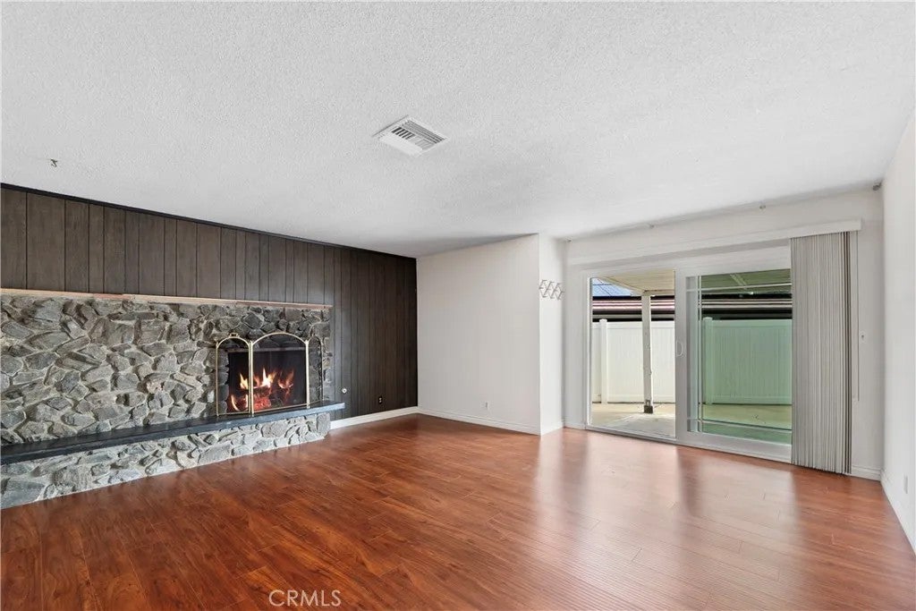 1612 W Brookdale Place