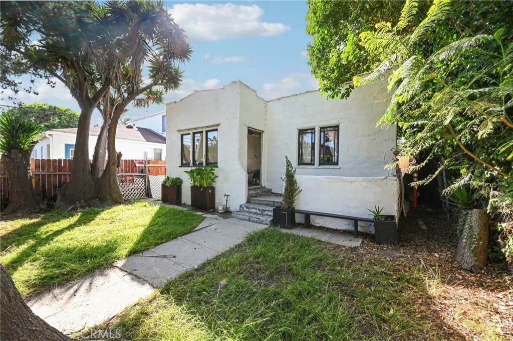 633 Navy Street