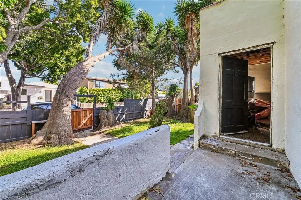 633 Navy Street