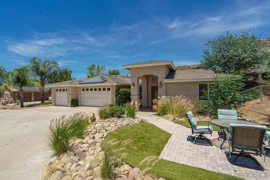 Photo of 26152 Bellemore Dr, Romona, CA 92065 (MLS # 250046243)