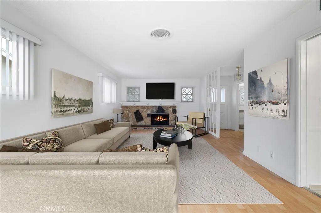 7646 De Soto Avenue