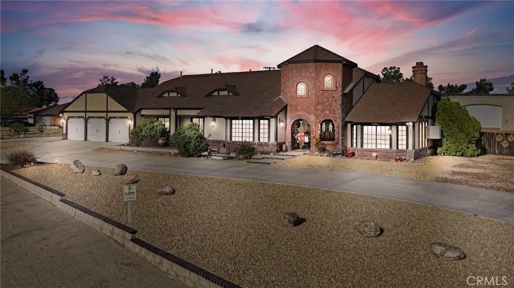 Photo of 13889 Olathe Road, Apple Valley, CA 92307 (MLS # HD26064228)