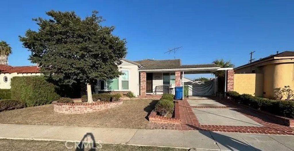 Photo of 10038 S St Andrews Pl, Los Angeles, CA 90047 (MLS # IN25252375)