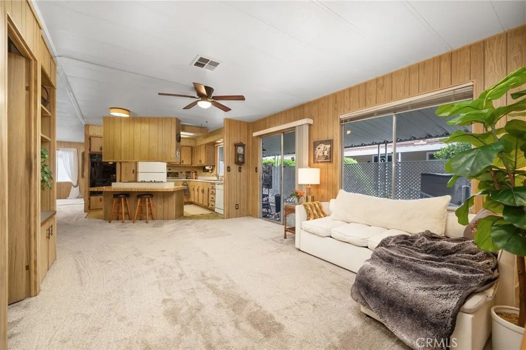 2310 lake glen 52