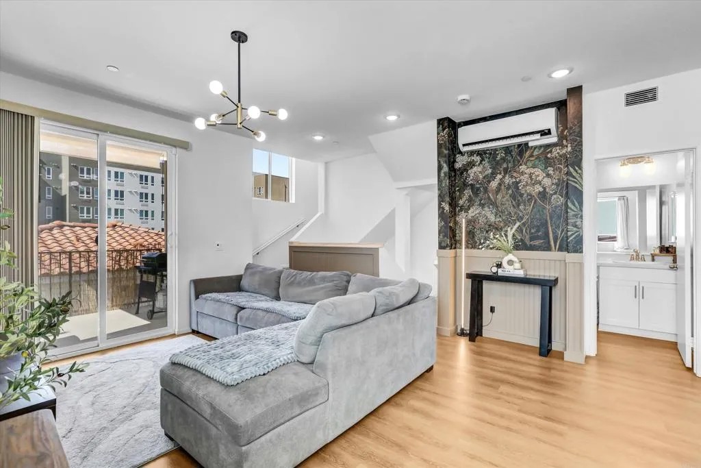 402 Creekside Cir