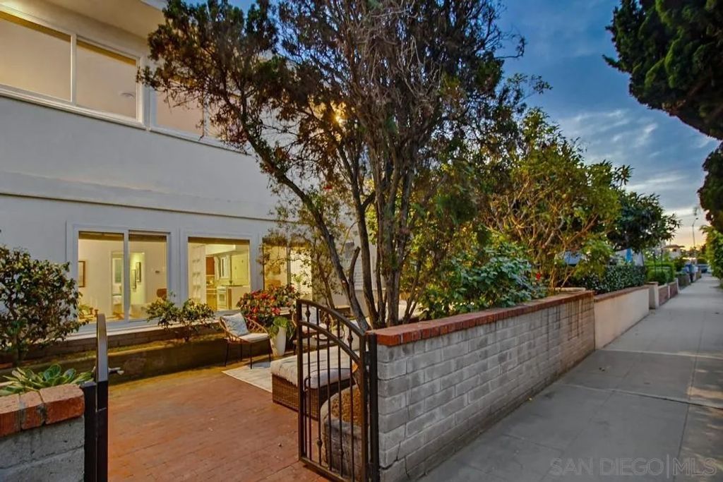 Photo of 829-31 Avalon Ct, San Diego, CA 92109 (MLS # 260003029)