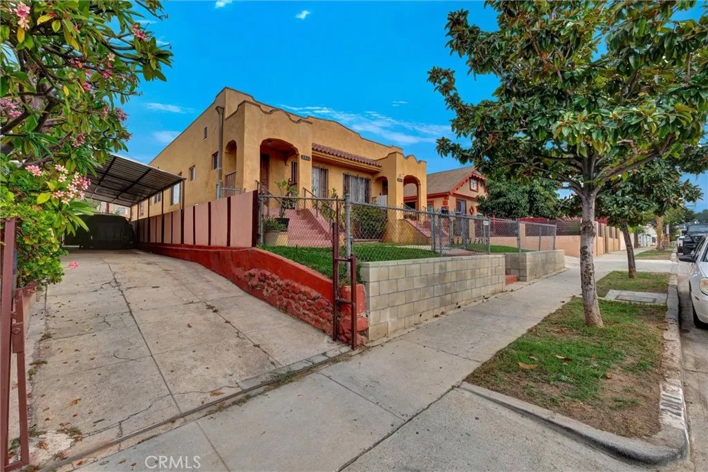 2811--2813 E Boulder Street