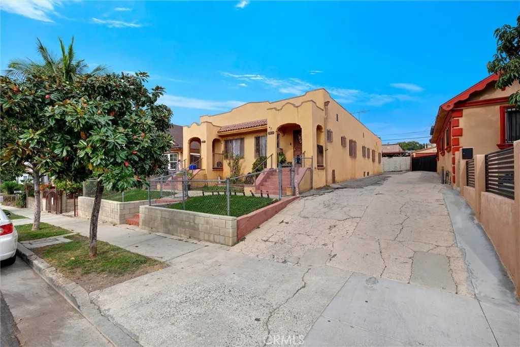 2811--2813 E Boulder Street