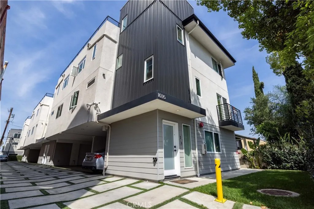 1035 N Serrano