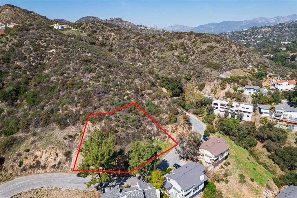 Photo of 2745 Kennington, Glendale, CA 91206 (MLS # IV26103338)